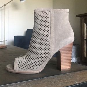 NWT Lucky Brand Peeptoe Booties